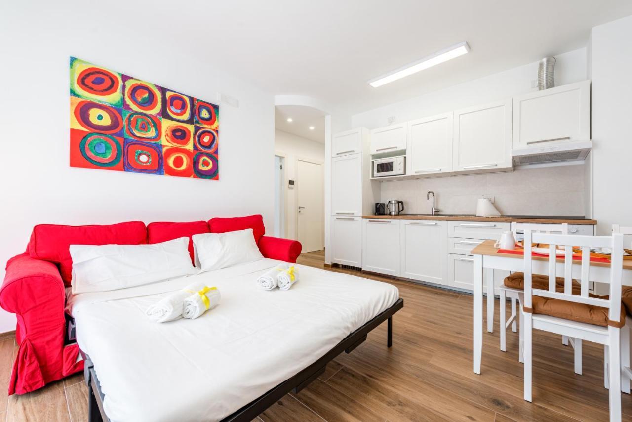 Central Station Apt With Parking バーリ エクステリア 写真
